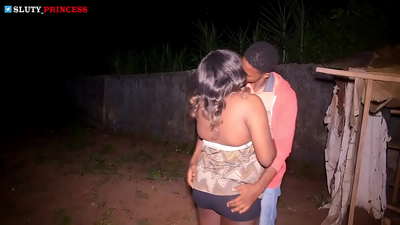 Улична романса и врући секс са буцмастом девојком из клуба