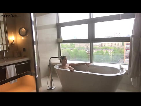 ❤️ Сјајна беба Страствено дрка своју мацу у купатилу ❤ Секс видео код нас ﹏
