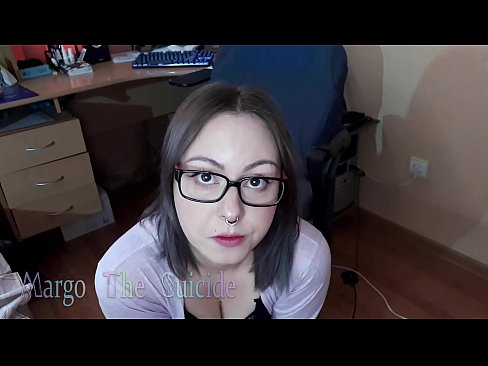 ❤️ Секси девојка са наочарима дубоко сише дилдо на камери ❤ Секс видео код нас ﹏
