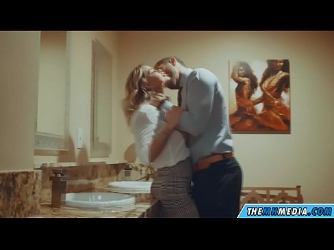 ❤️ Кад те прсата плавуша заведе у јавном тоалету ❤ Секс видео код нас ﹏